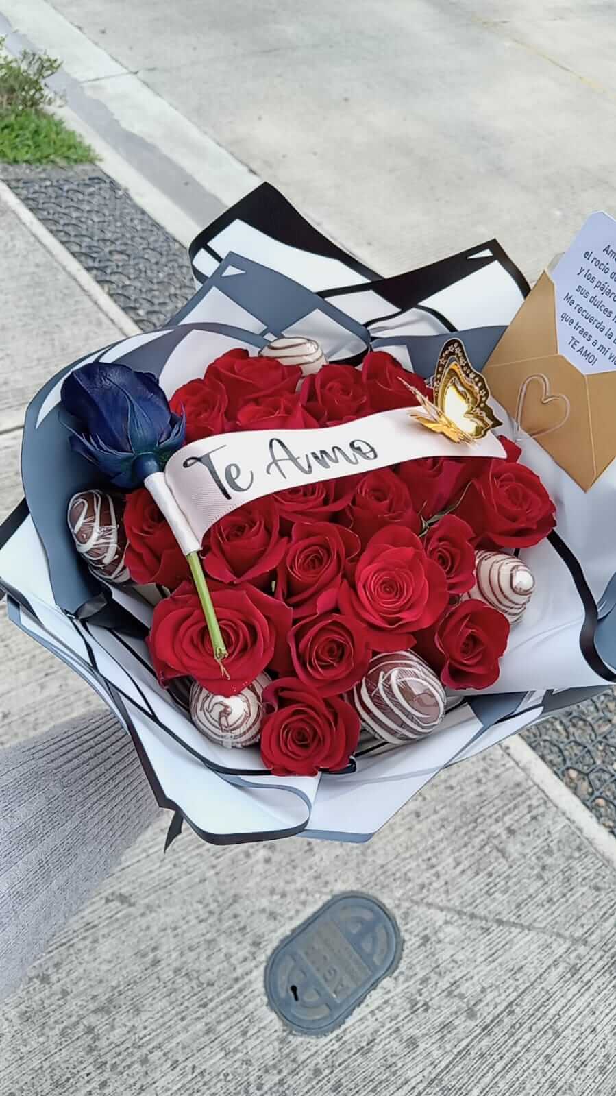 Bouquet rosa azul mensaje personalizado